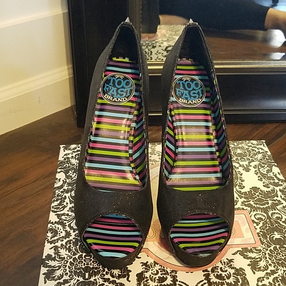 Too Fast Brand spike heel size 7 in black shimmer - Picture 3 of 5